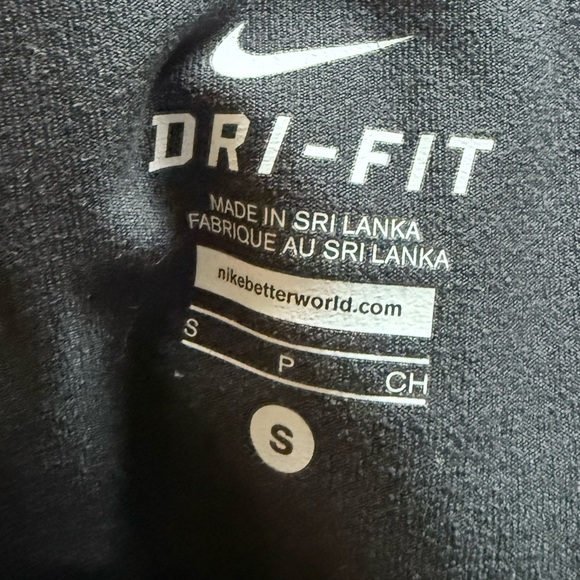 Nike: Black Crop Leggings with Form-Fitting Design - Size S - Picture 6 of 7